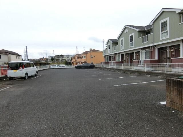 カーザ　ジョバーネの駐車場|駐車場があるので、車を買う予定の方も安心です