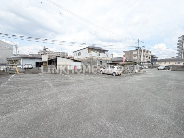 菊池郡菊陽町大字津久礼のアパートの駐車場