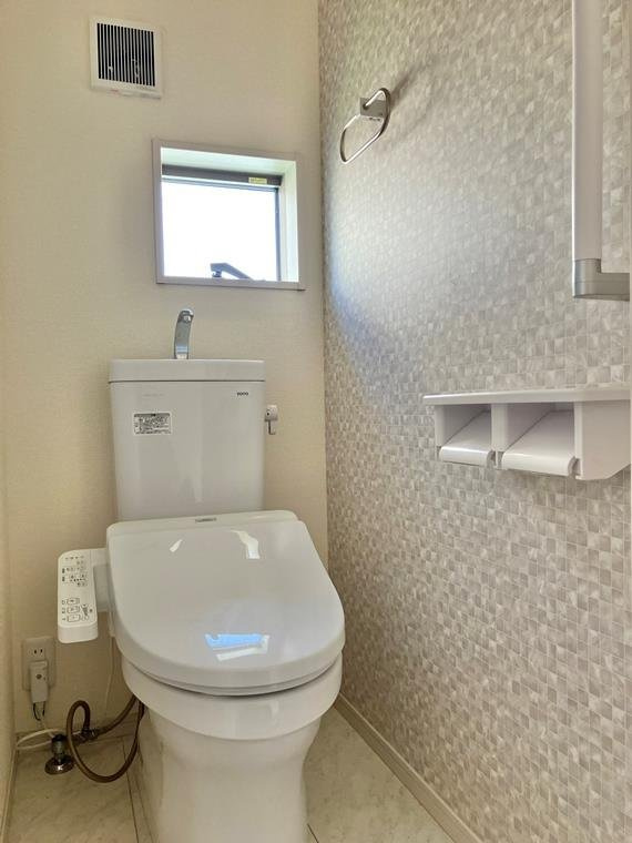 中央町戸建のトイレ