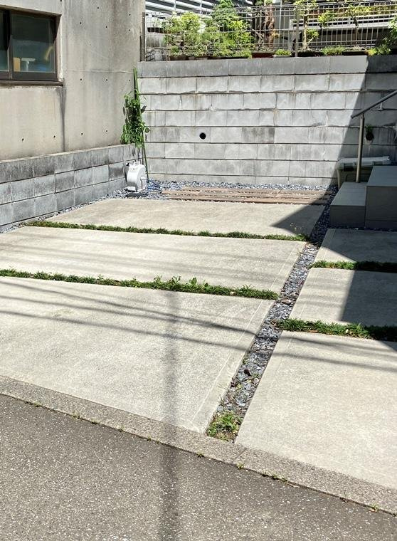 中央町戸建の駐車場