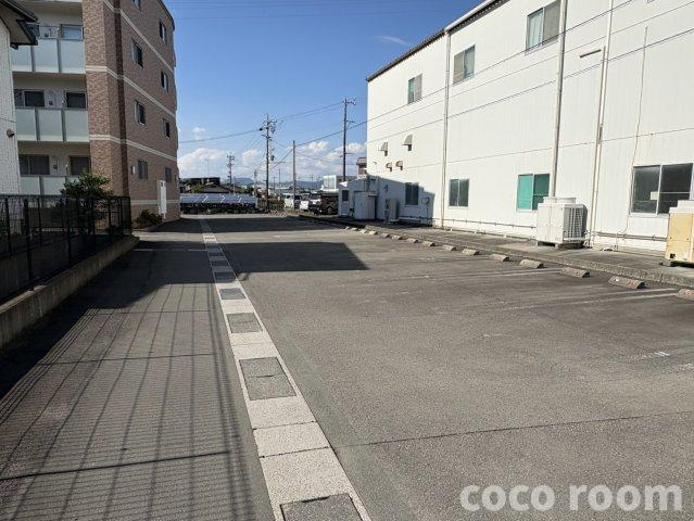 ラ・ルーチェの駐車場