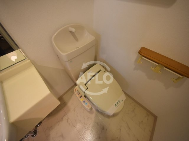 S-CREA御堂筋本町のトイレ|S-CREA御堂筋本町　温水洗浄便座