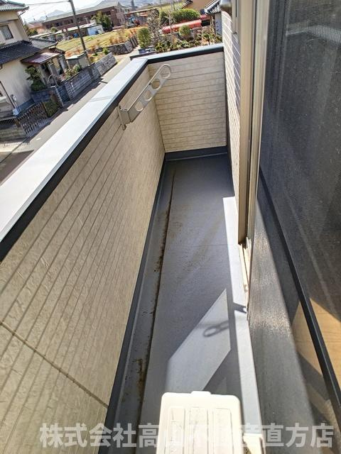 直方市大字感田のアパートのバルコニー