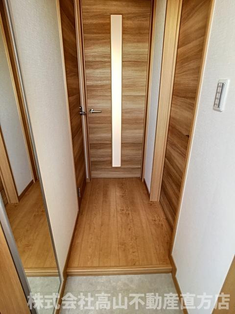 直方市大字感田のアパートの玄関
