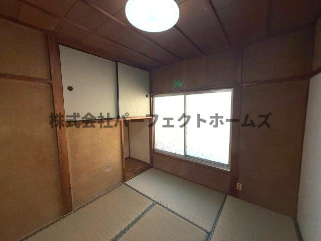川勝町テラスハウスの和室|畳の上でゆっくりとくつろげる和室です