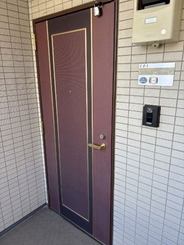 アウラ１０(E-058)の玄関