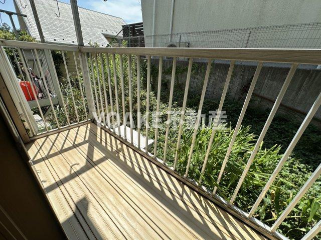 グリーンヒルハイツ座間のバルコニー|別号室の写真となります。現況優先。