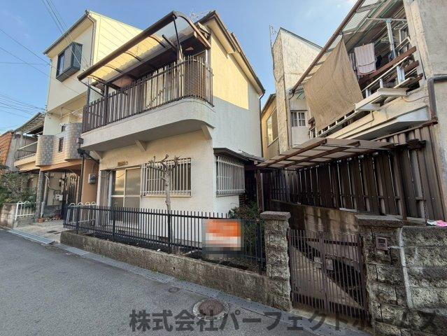 昭栄町戸建のエントランス