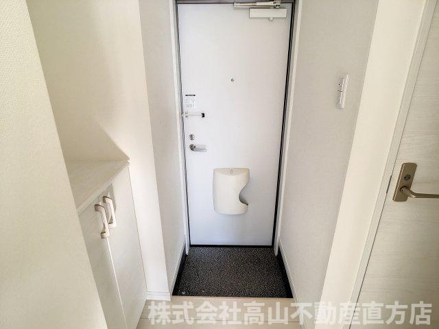 直方市大字感田のアパートの玄関