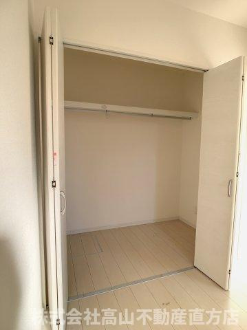 直方市大字感田のアパートの収納
