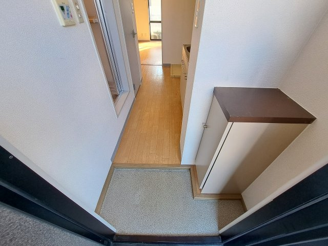 浜田12番館の玄関