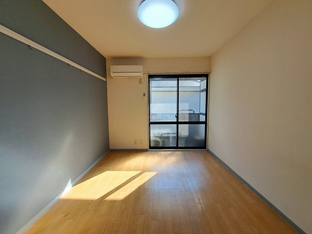 浜田12番館の居間・リビング