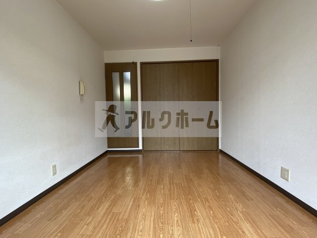 ベルハイツの洋室