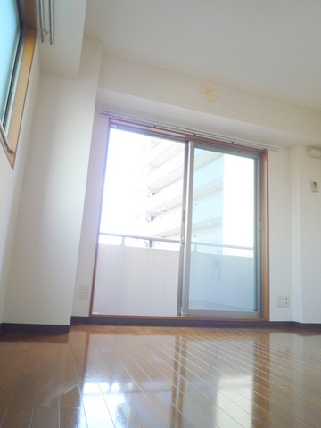 ＳＯＬＥＡＤＯ・ＯＧＵの寝室|★東向きで朝日が差し込んできます★