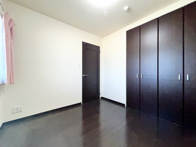 アルファステイツ旭町Ⅱの洋室|北西側洋室は約５．１帖。ウォークインクローゼットにたくさん収納できます。