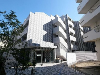 【外観】 | THE PREMIUM CUBE G 東中野 | 鉄筋コンクリート造のがっちりとした建物。