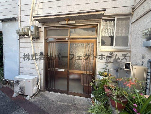 春日町テラスハウス　賃貸の玄関|シンプルで使いやすい玄関です