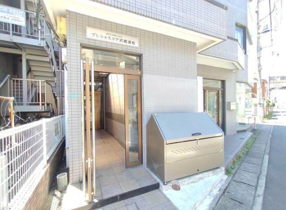 プレシャスコア武蔵浦和のエントランス
