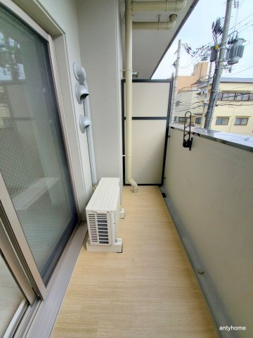 クレストタップ京橋　仲介手数料無料のバルコニー