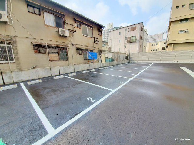クレストタップ京橋　仲介手数料無料の駐車場