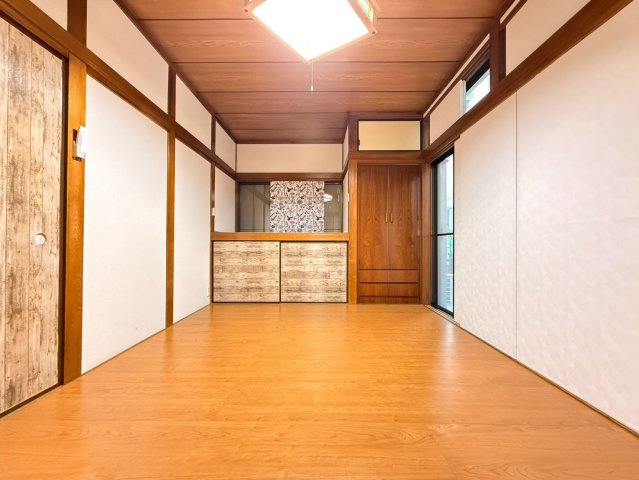 三郷市谷口中古物件の玄関