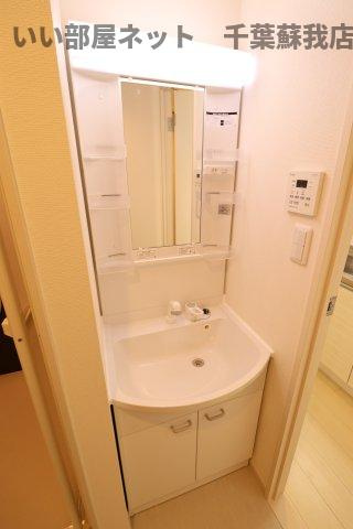 グレイス蘇我の洗面所|デザインだけでなく、収納力も◎洗面台もスッキリ♪