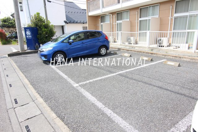 クレールＳＫの駐車場