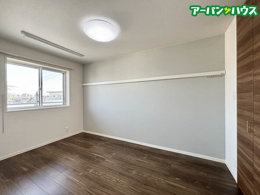 カンヴァスの洋室