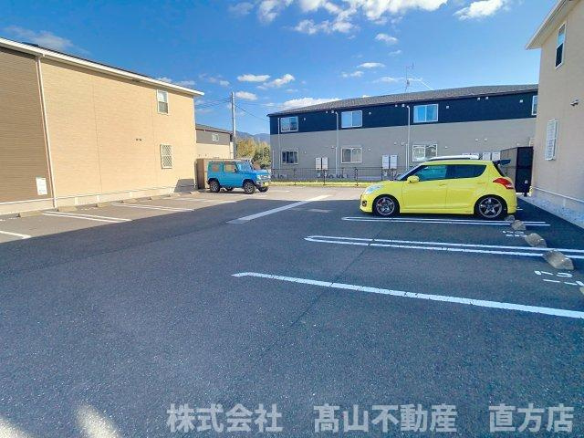 北九州市八幡西区馬場山緑のアパートの駐車場