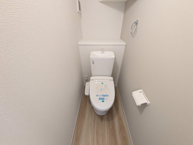 土浦市文京町　2期　新築戸建て　1号棟のトイレ|高い節水性能で、水道代を大幅にカット。環境とお財布に優しく、家計をしっかりサポートします。
もちろん温水洗浄便座付きです♪