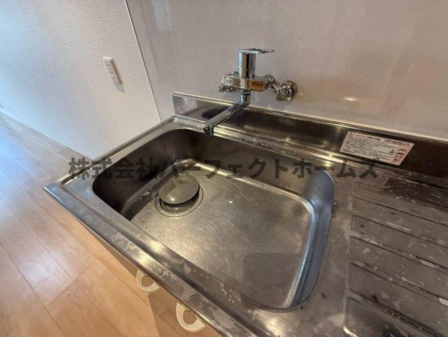 高柳7丁目貸家のキッチン|コンパクトなキッチンで掃除もラクラク