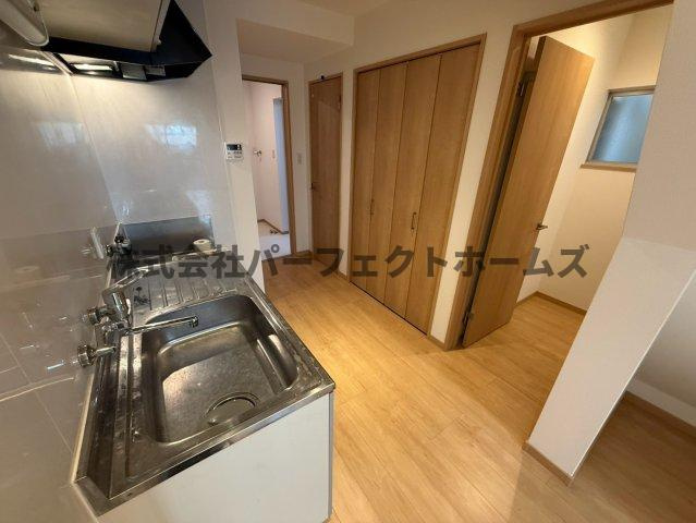 高柳7丁目貸家のキッチン|コンパクトなキッチンで掃除もラクラク