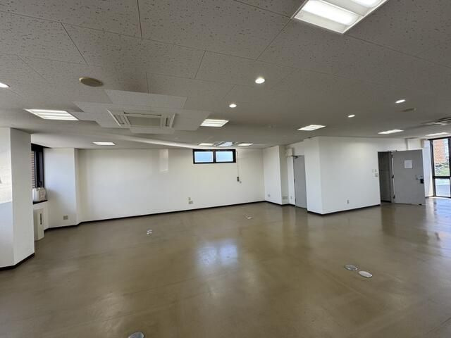 ＳＵＺＵＫＩ　ＢＬＤの内装