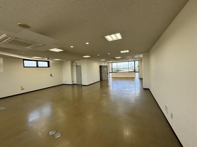 ＳＵＺＵＫＩ　ＢＬＤの内装