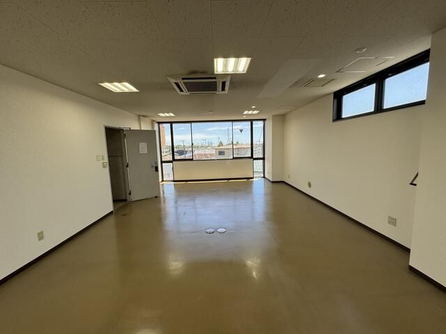 ＳＵＺＵＫＩ　ＢＬＤの内装
