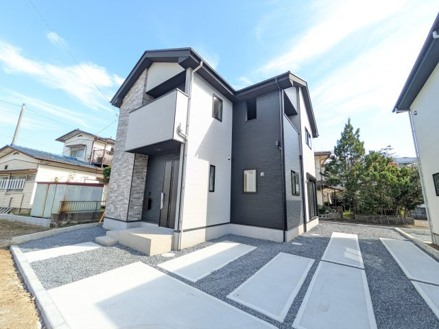 土浦市文京町　2期　新築戸建て　2号棟の外観|【月々7万円台〜】
写真だけでは伝わらない快適さを、ぜひ現地で体感しませんか？
即日見学可能です！平日のご案内も可能です♪
お気軽にお問合せください！

