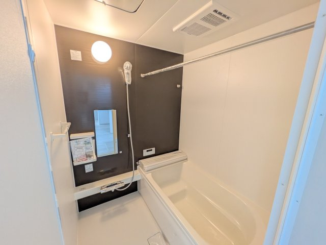 土浦市文京町　2期　新築戸建て　2号棟の浴室|高断熱の浴槽で、追い焚きの回数を減らし光熱費を節約！いつでもあたたかいお風呂に入れます。
冬場のヒートショック対策にも役立つ浴室暖房換気乾燥機付きです！