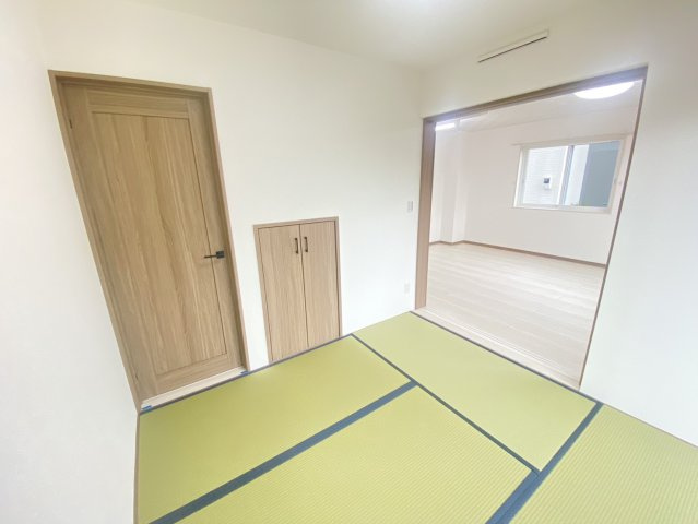 【PaPamaru】さくら市氏家　モデルハウスの和室|〇1F和室4.5帖〇
玄関からも、リビングからも直接出入り可能！客間としても、リビングの延長としてもマルチに活躍する和空間です。
※2026年10月撮影