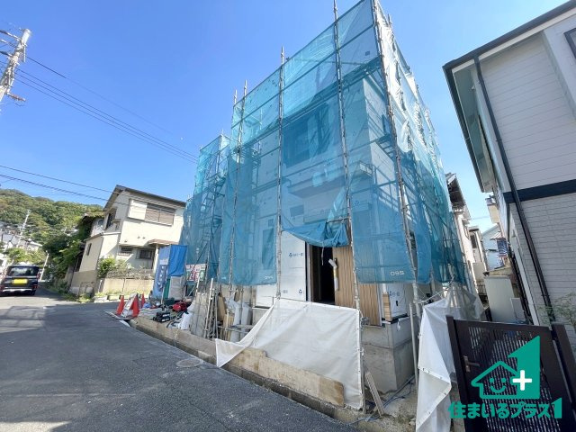 ■交野市私市山手　新築一戸建ての外観|周辺は落ち着いた街並みの住宅地！子育てがしやすい住環境です！まだ未完成ですが、現地でしかわからない事もございます。是非一度ご覧ください。