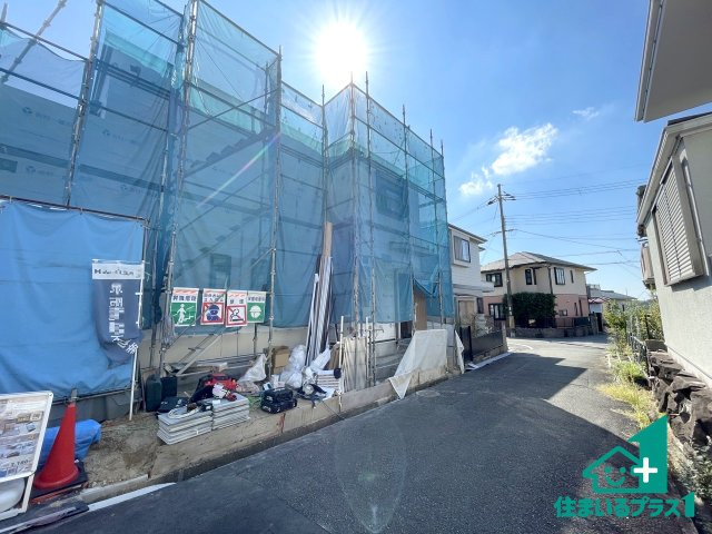 ■交野市私市山手　新築一戸建ての前面道路含む現地写真|駅やスーパー、小学校・中学校等日常生活に欠かせない情報や道のりもご紹介いたしますのでお気軽にご相談ください。