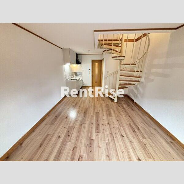 グラシア小町の居間・リビング