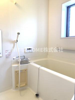 丹波市柏原町柏原のアパートの浴室|小窓付きの浴室です◇