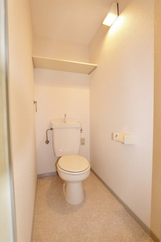 キリンハウスのトイレ|※別部屋のお写真で、現況優先と致します。