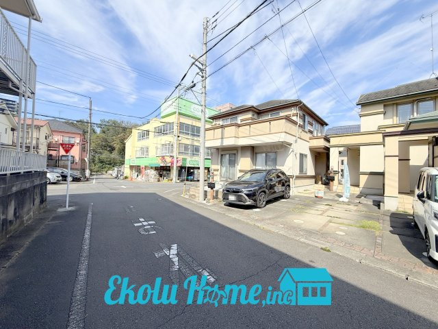 中古戸建て　日野市東豊田3丁目の前面道路含む現地写真|前面道路 （2026年10月撮影）