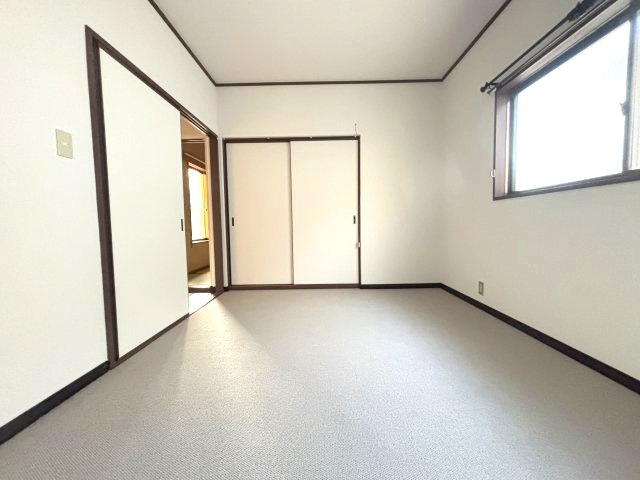 西浦2丁目貸家の洋室