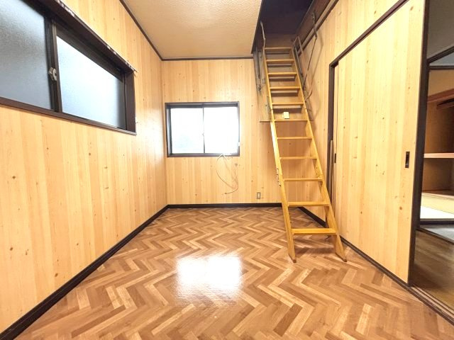 西浦2丁目貸家の洋室