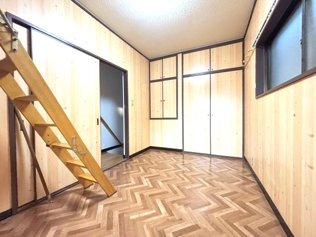 西浦2丁目貸家の洋室