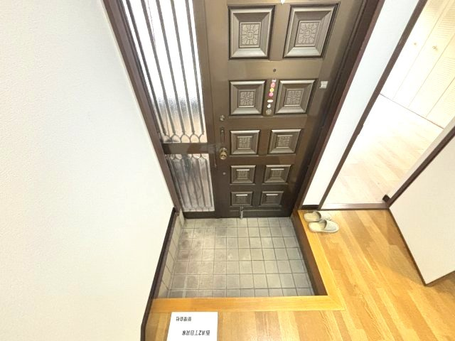 西浦2丁目貸家の玄関