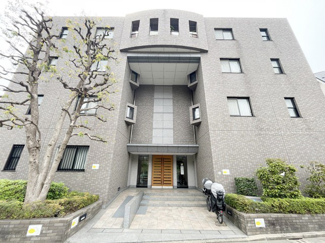 【外観】 | サーパス方南町 | 手が行き届いた共用部が自慢の、清潔感のあるマンションです。～即日のご見学可能～　お問合せはお気軽に。