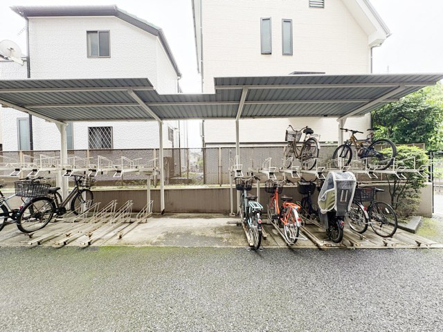 【駐輪場】 | サーパス方南町 | 駐輪場スペース。空きの有無などは、個別にお問合せください。～即日のご見学可能～　お問合せはお気軽に。